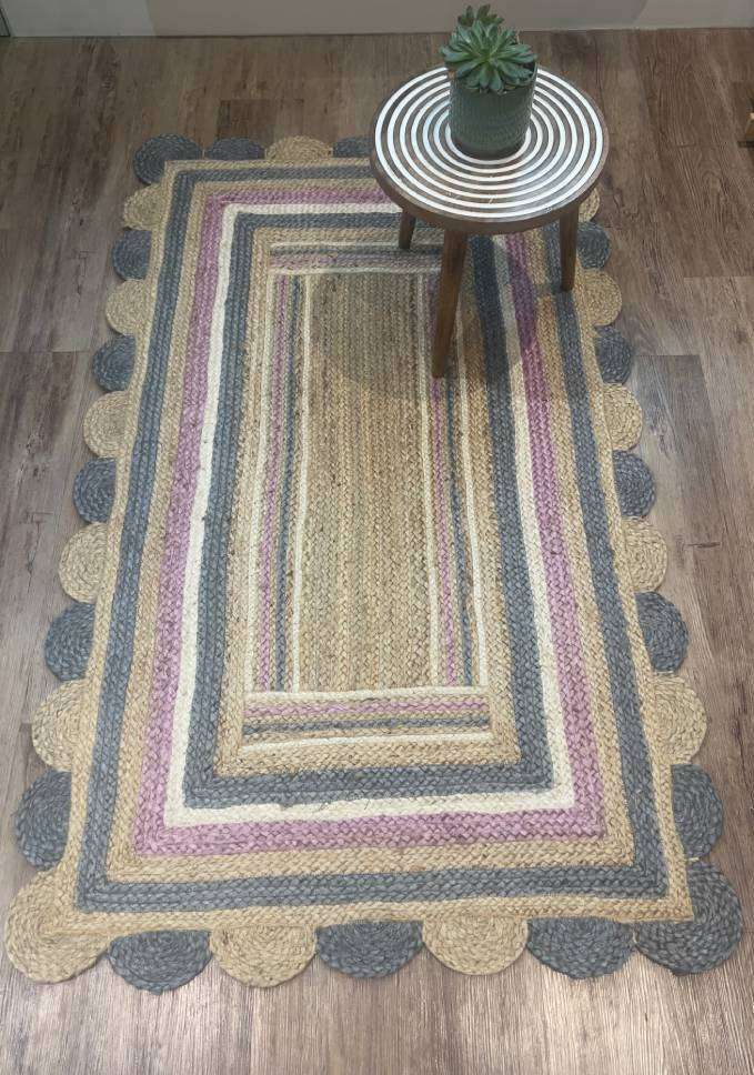 Jute Rug with Scalloped Edge
