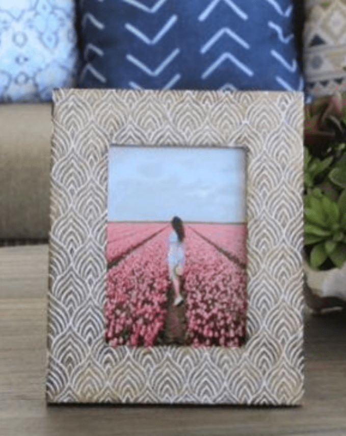 Scalloped Wood Photo Frame